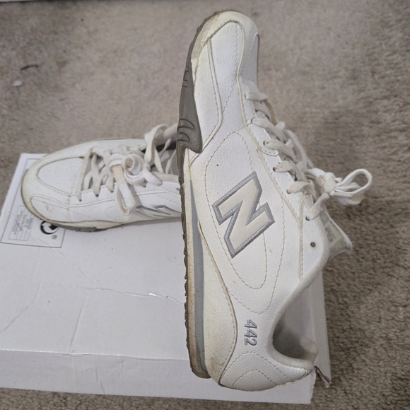 Sneakers - Picture 4 of 6